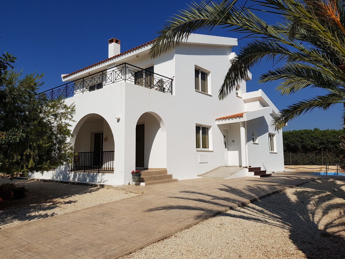 Four Bedrooms Villa with Swimming Pool &#8211; Ref. SUN1444