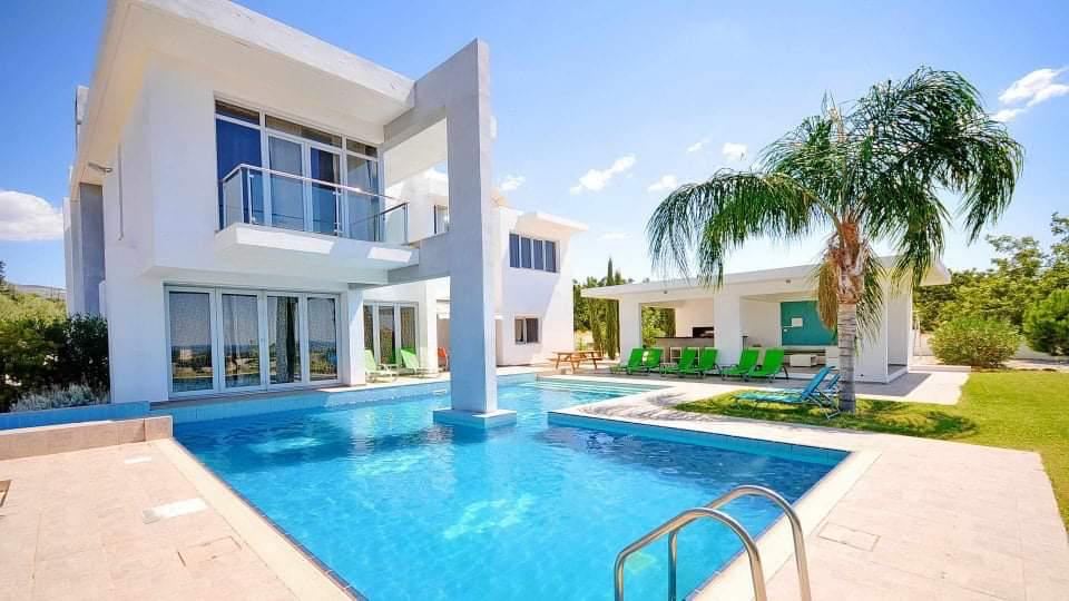 Five Bedroom Luxury Villa with swimming pool &#8211; Ref. SUN1466