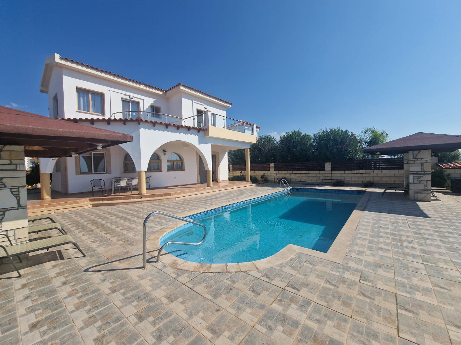 Four Bedroom Villa with Swimming Pool &#8211; Ref. SUN1532