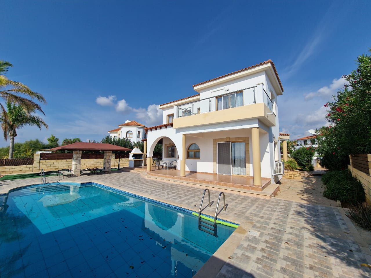 Four Bedroom Villa with Swimming Pool &#8211; Ref. SUN1532