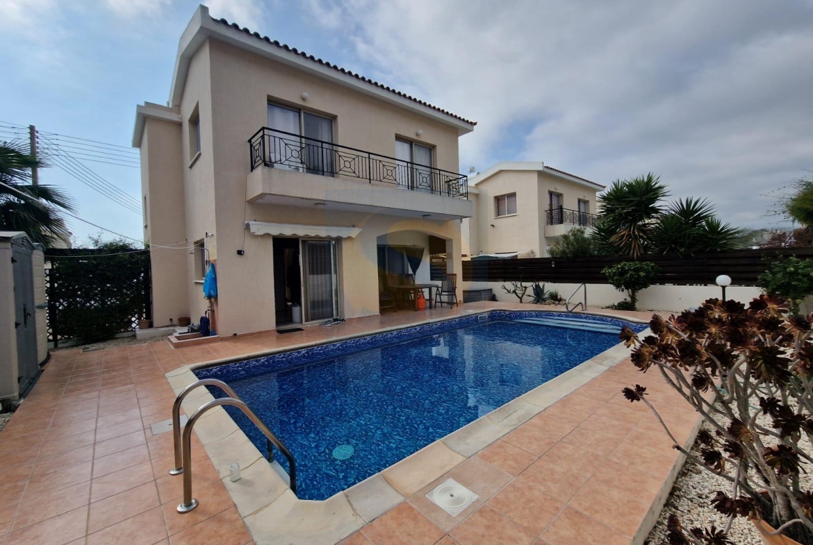 Three Bedroom Villa with swimming pool – Ref. SUN1543