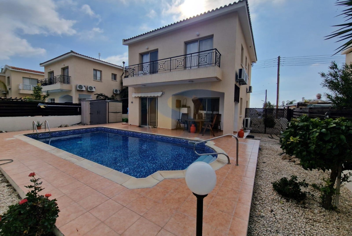 Three Bedroom Villa with swimming pool – Ref. SUN1543