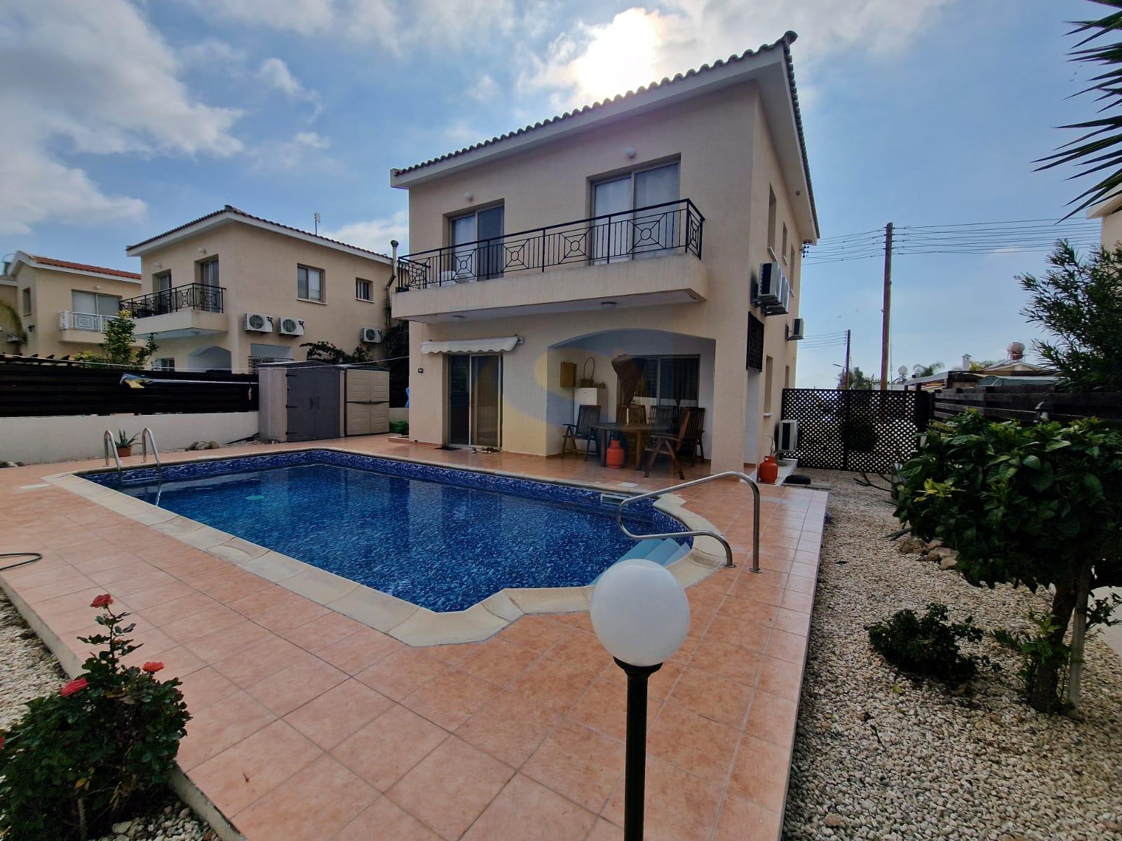 16 Three Bedroom Villa with swimming pool – Ref. SUN1543