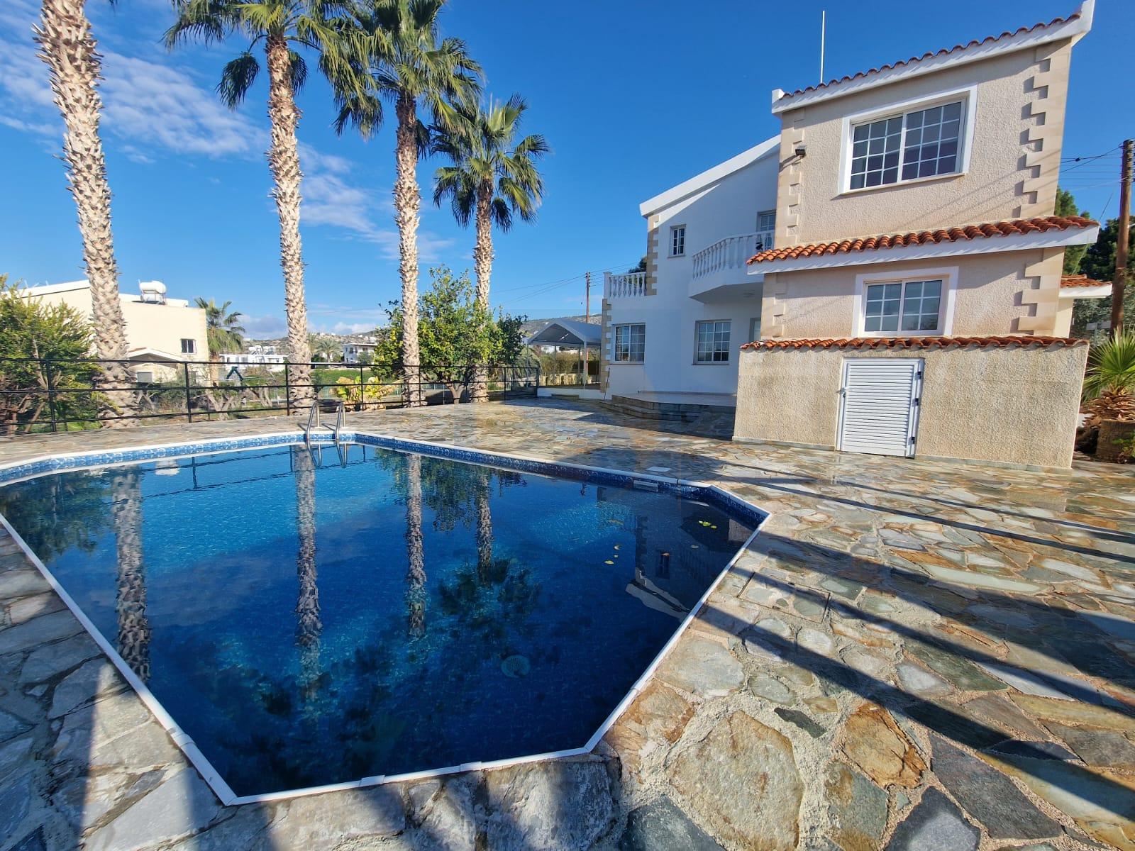 2 Three bedroom villa with swimming pool – Ref. SUN1540