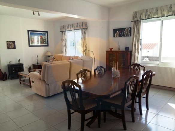 Four Bedrooms Villa with Swimming Pool – Ref. SUN1294