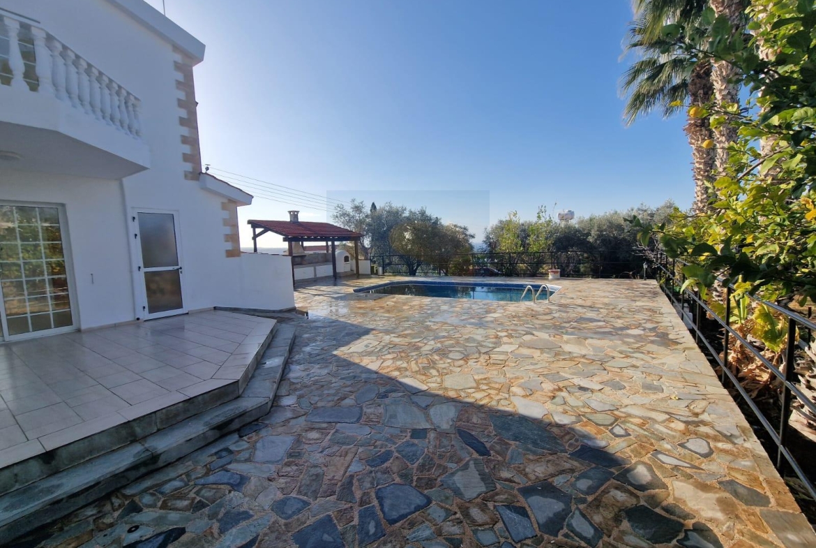 Three bedroom villa with swimming pool – Ref. SUN1540