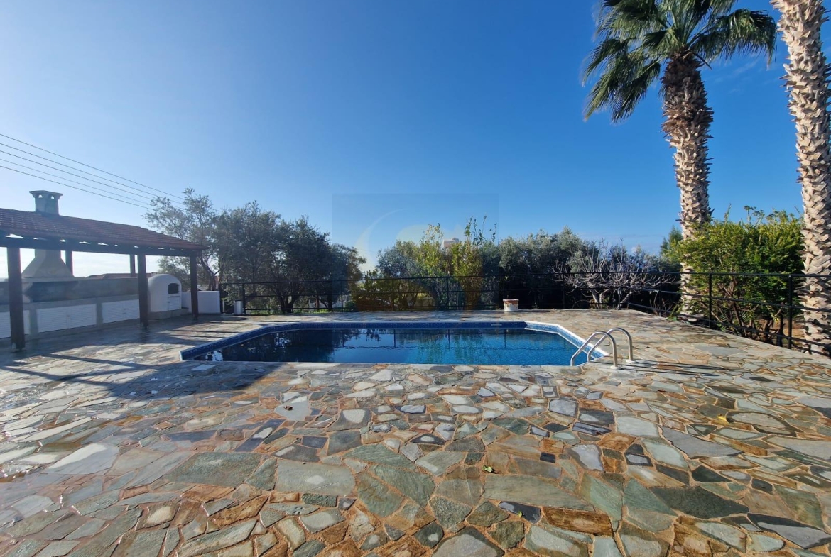Three bedroom villa with swimming pool – Ref. SUN1540
