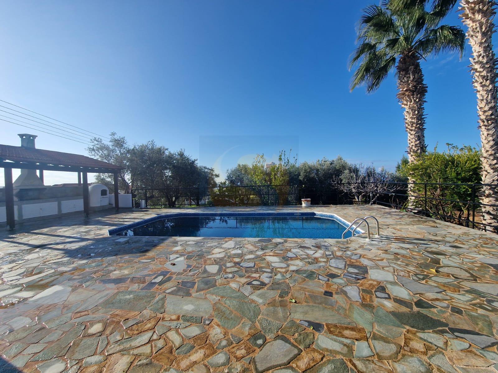 4 Three bedroom villa with swimming pool – Ref. SUN1540