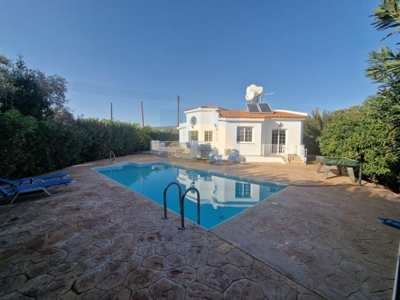 Three Bedroom Bungalow with Swimming Pool – Ref. SUN1427