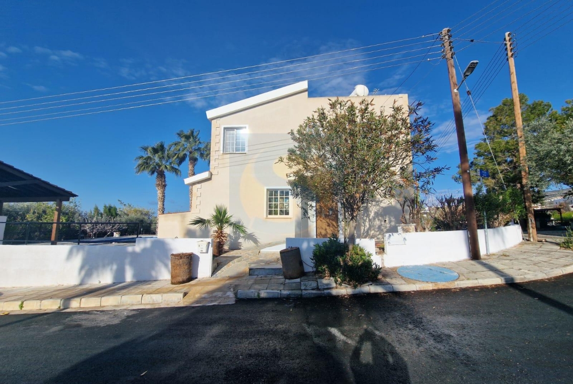 Three bedroom villa with swimming pool – Ref. SUN1540