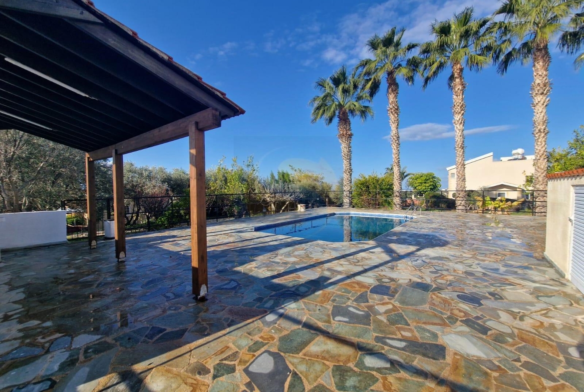 Three bedroom villa with swimming pool – Ref. SUN1540