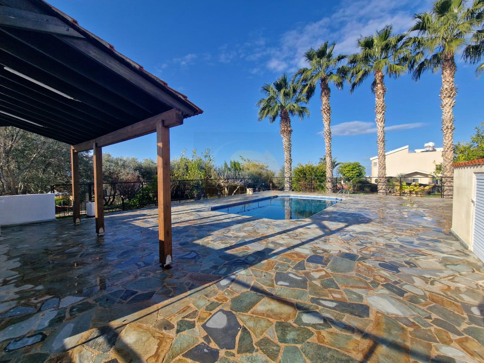 7 Three bedroom villa with swimming pool – Ref. SUN1540