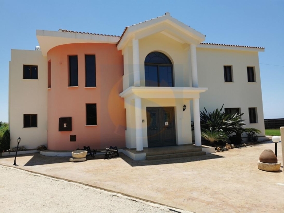Five Bedroom Villa with Swimming Pool – Ref.SUN1373