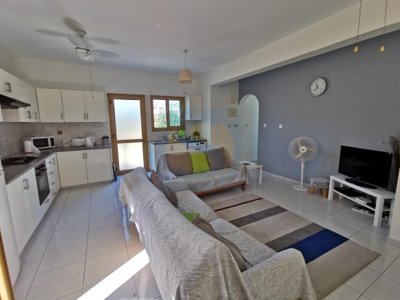 Two Bedroom Apartment with Communal Swimming Pool – Ref. SUN1418