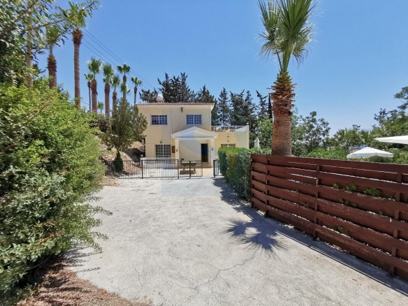 Three Bedroom Villa with Swimming Pool – ref. SUN1419