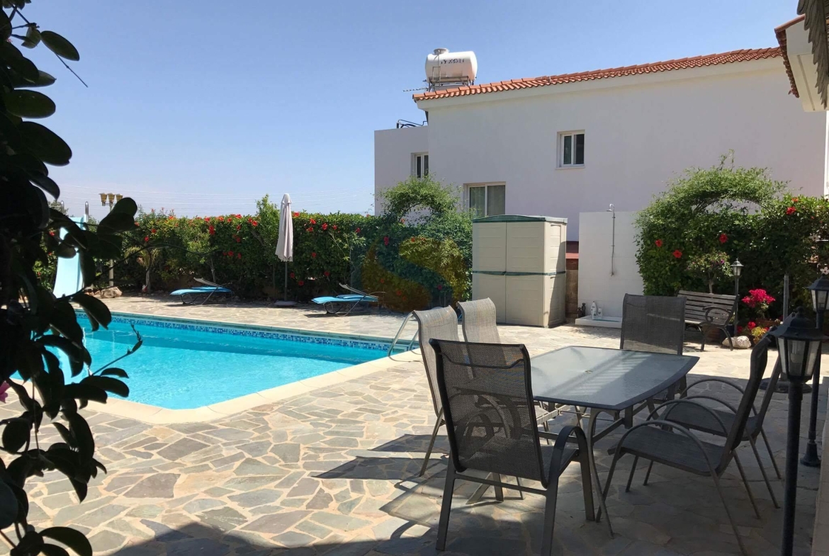 Three Bedroom Villa with Swimming Pool – Ref. SUN1107