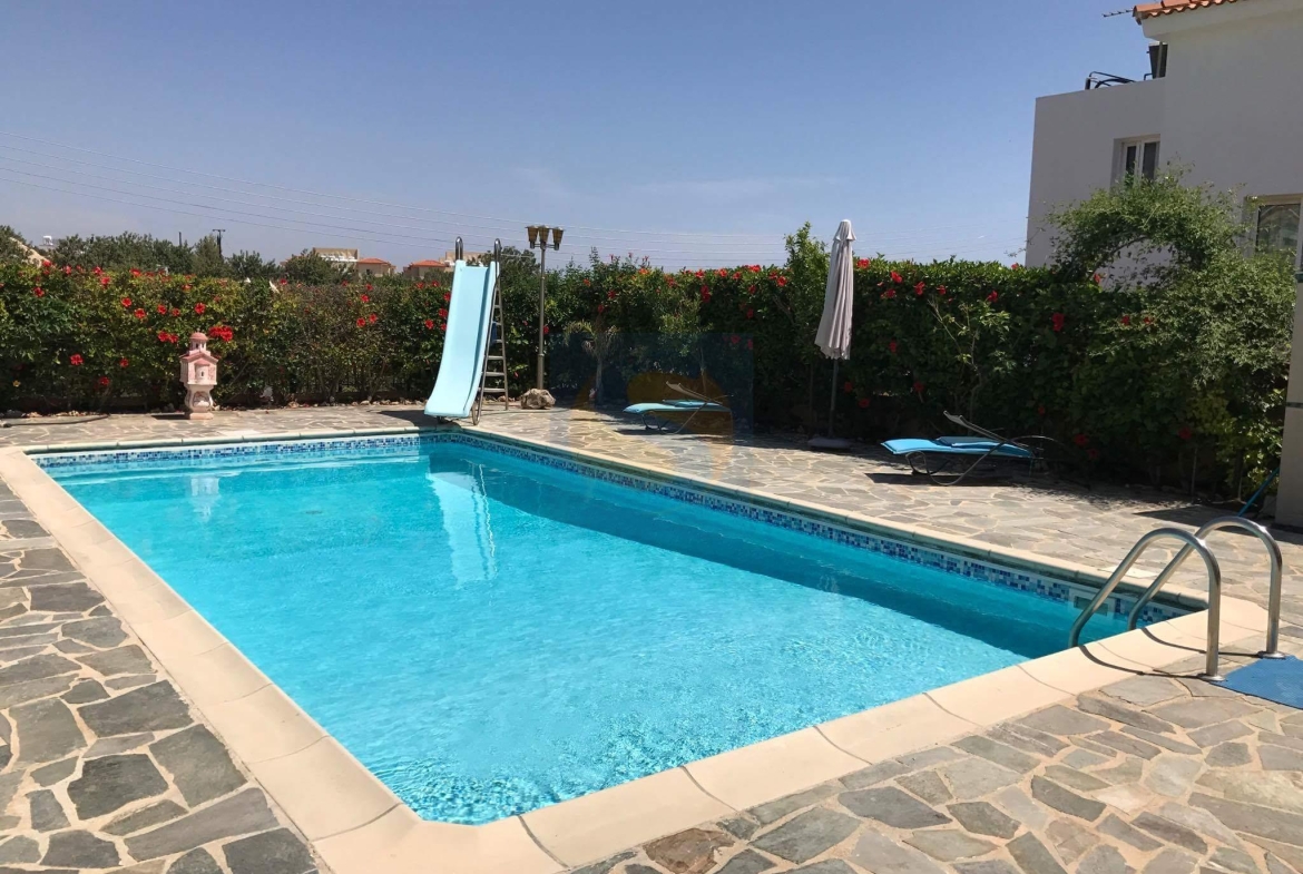 Three Bedroom Villa with Swimming Pool – Ref. SUN1107