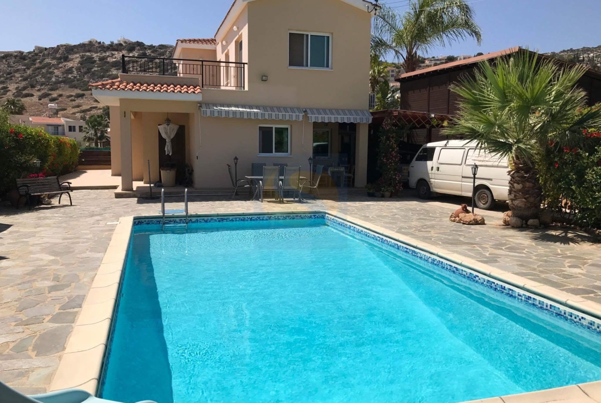Three Bedroom Villa with Swimming Pool – Ref. SUN1107