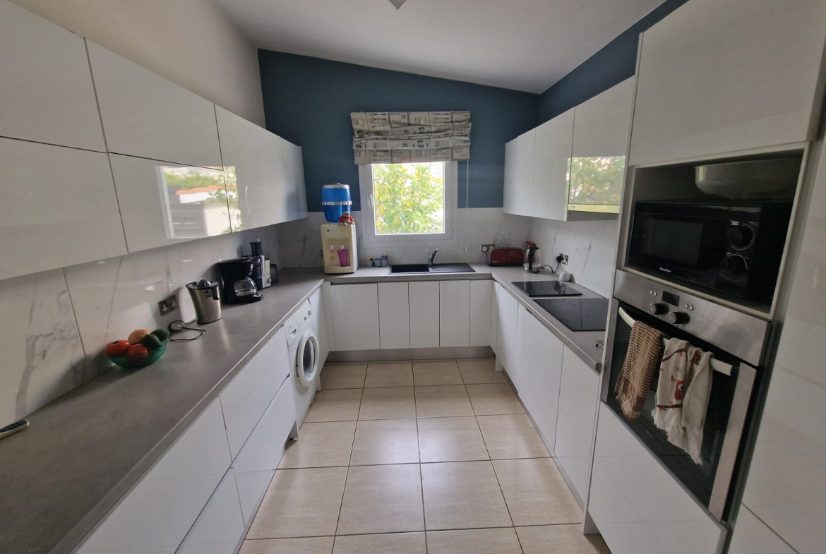 Four Bedroom Bungalow with Swimming Pool – Ref. SUN1576