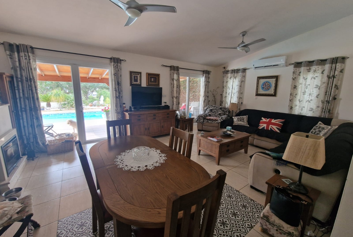 Four Bedroom Bungalow with Swimming Pool – Ref. SUN1576