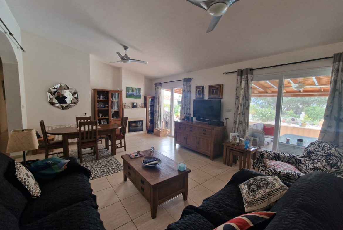 Four Bedroom Bungalow with Swimming Pool – Ref. SUN1576