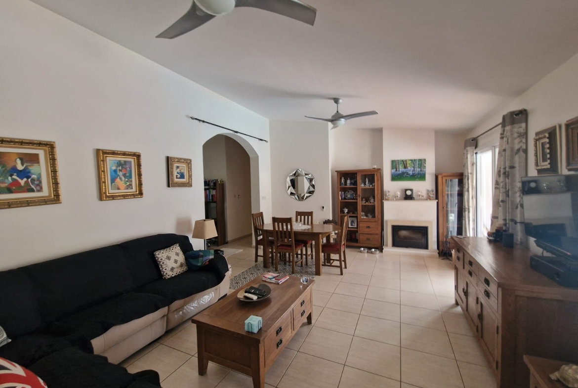 Four Bedroom Bungalow with Swimming Pool – Ref. SUN1576