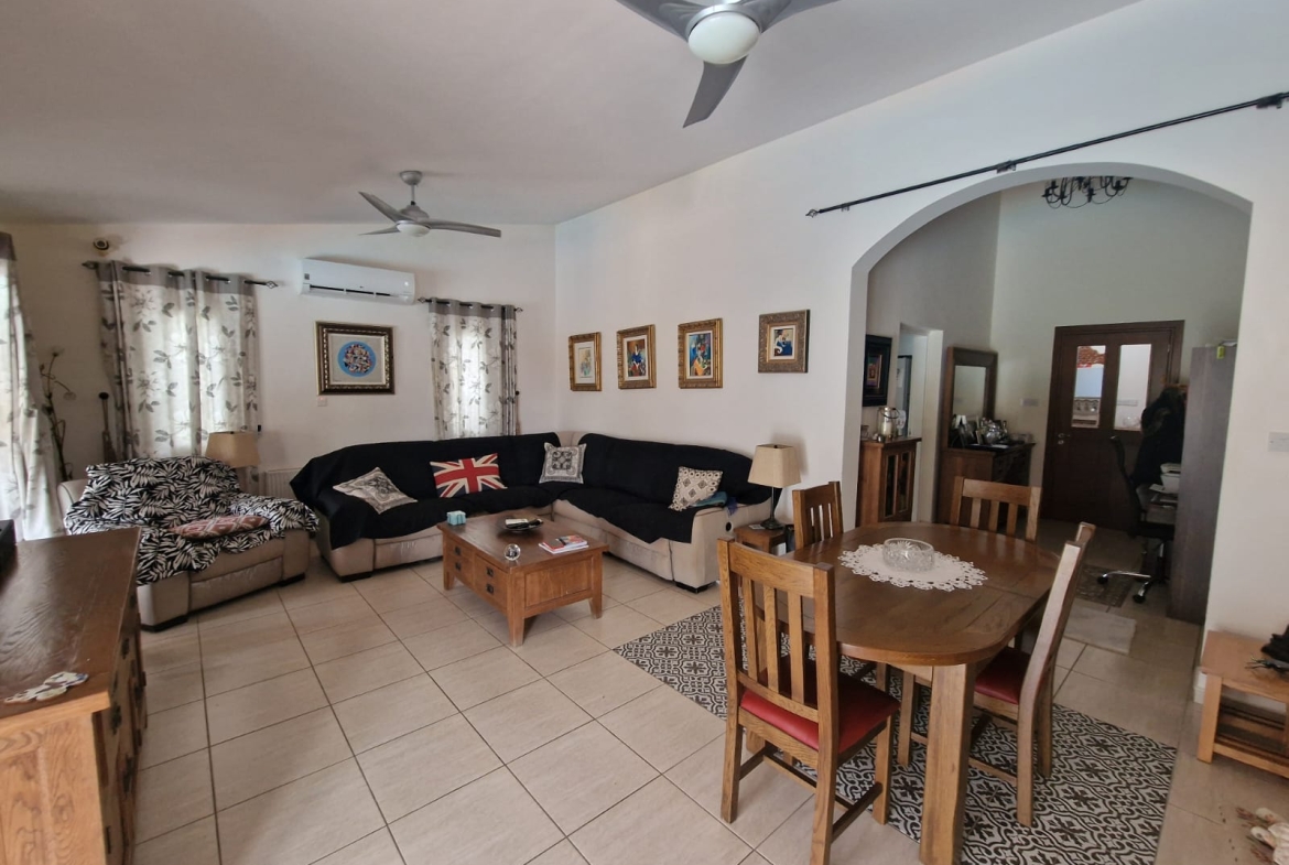Four Bedroom Bungalow with Swimming Pool – Ref. SUN1576