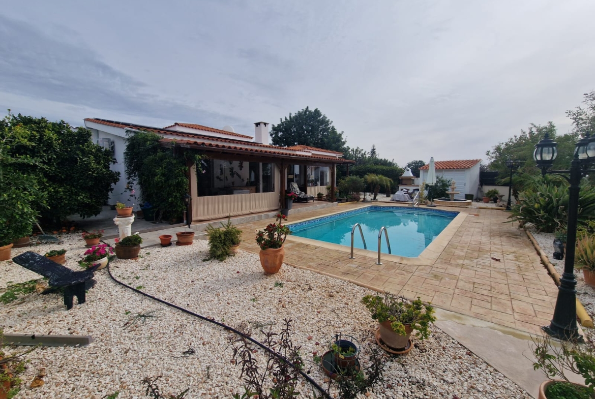 Four Bedroom Bungalow with Swimming Pool – Ref. SUN1576