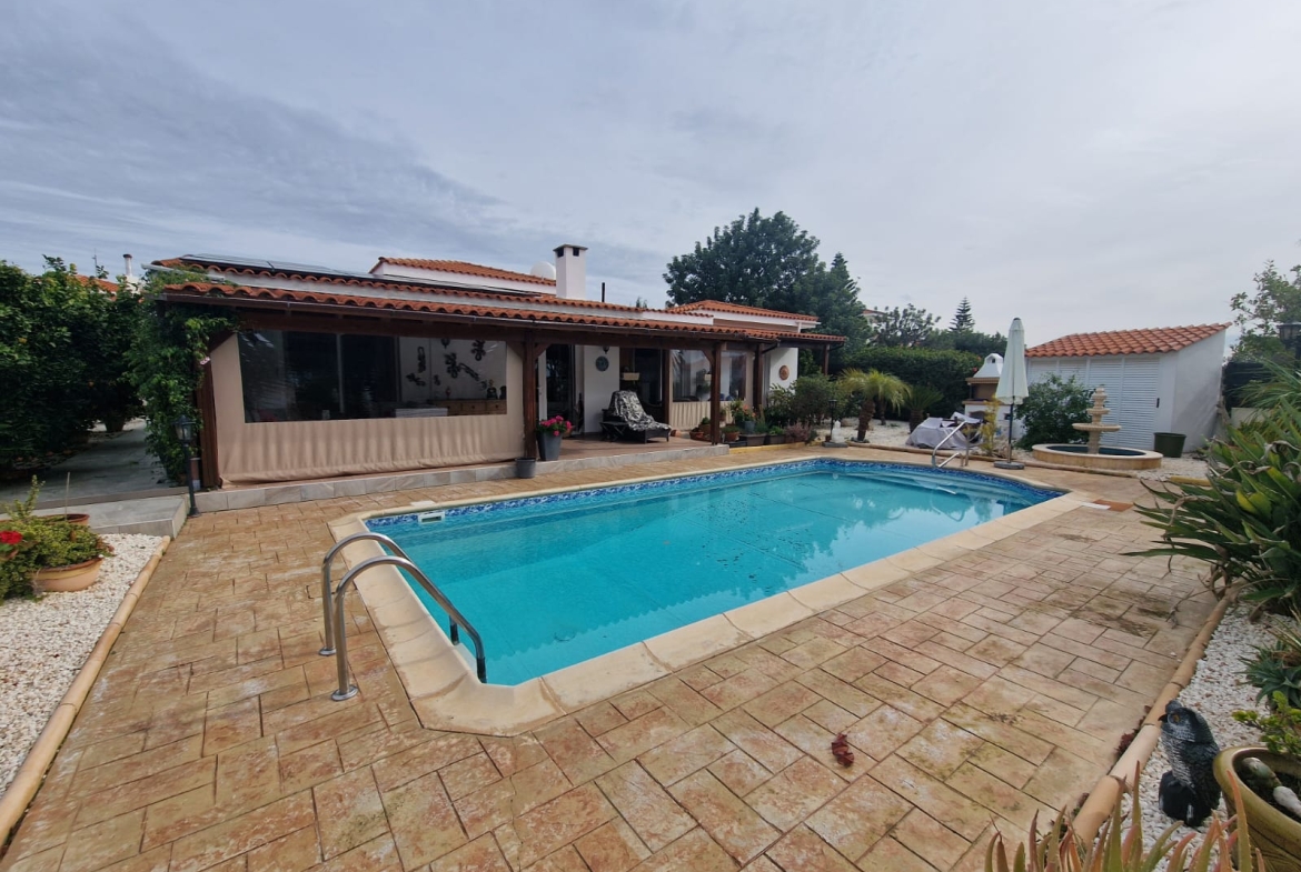Four Bedroom Bungalow with Swimming Pool – Ref. SUN1576