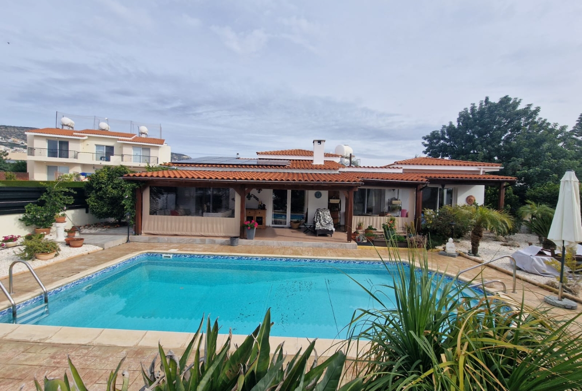 Four Bedroom Bungalow with Swimming Pool – Ref. SUN1576