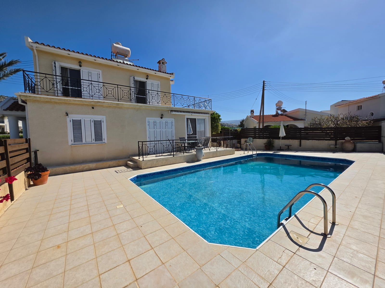 Three Bedroom Villa with Swimming Pool – Ref. SUN1581