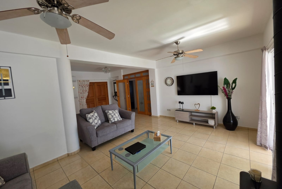 Three Bedroom Villa with Swimming Pool – Ref. SUN1581