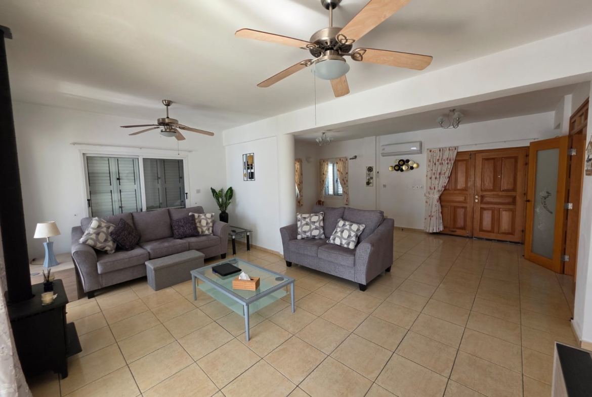 Three Bedroom Villa with Swimming Pool – Ref. SUN1581