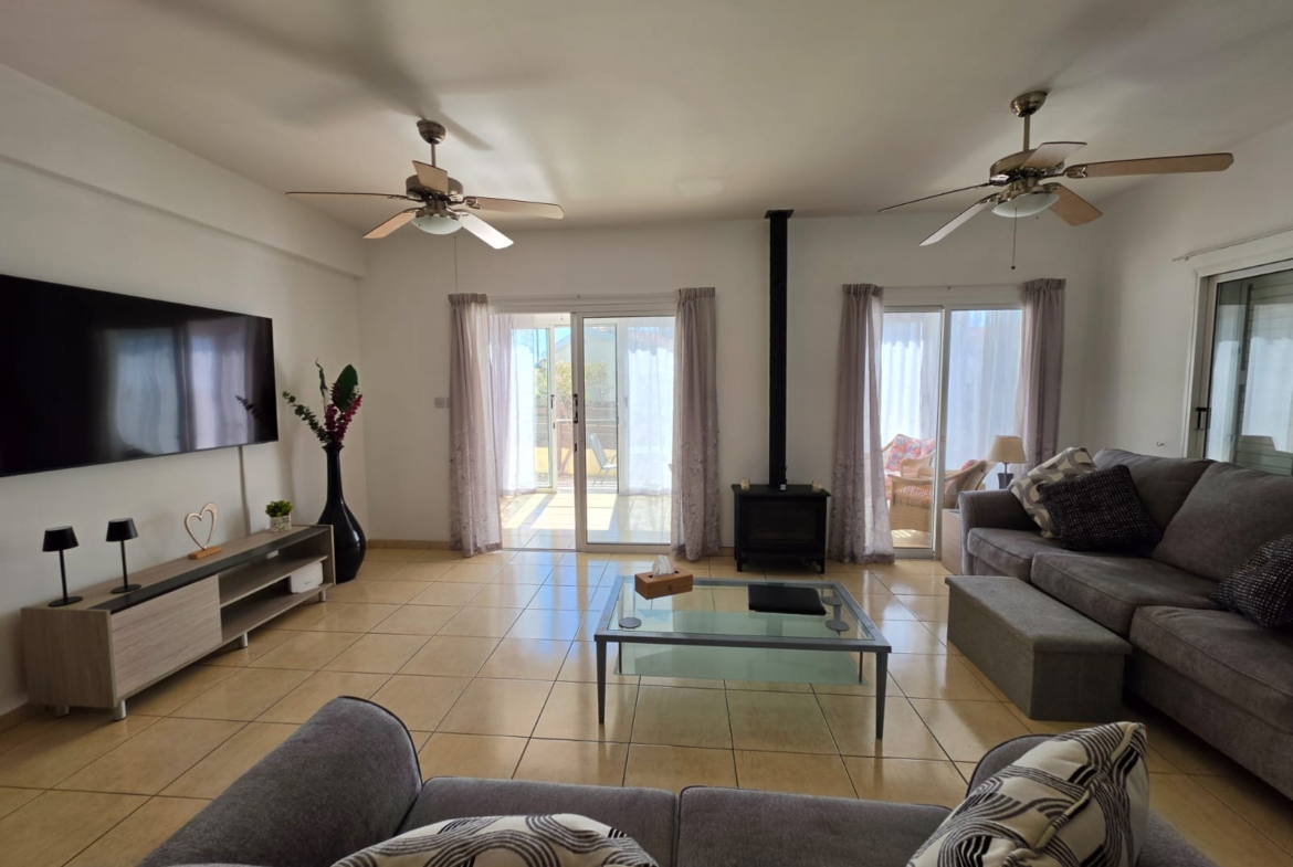 Three Bedroom Villa with Swimming Pool – Ref. SUN1581