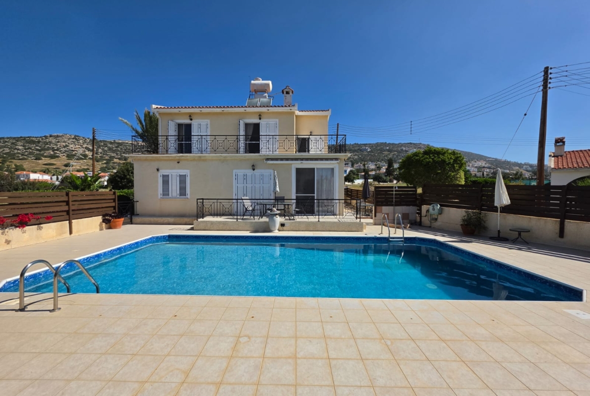 Three Bedroom Villa with Swimming Pool – Ref. SUN1581