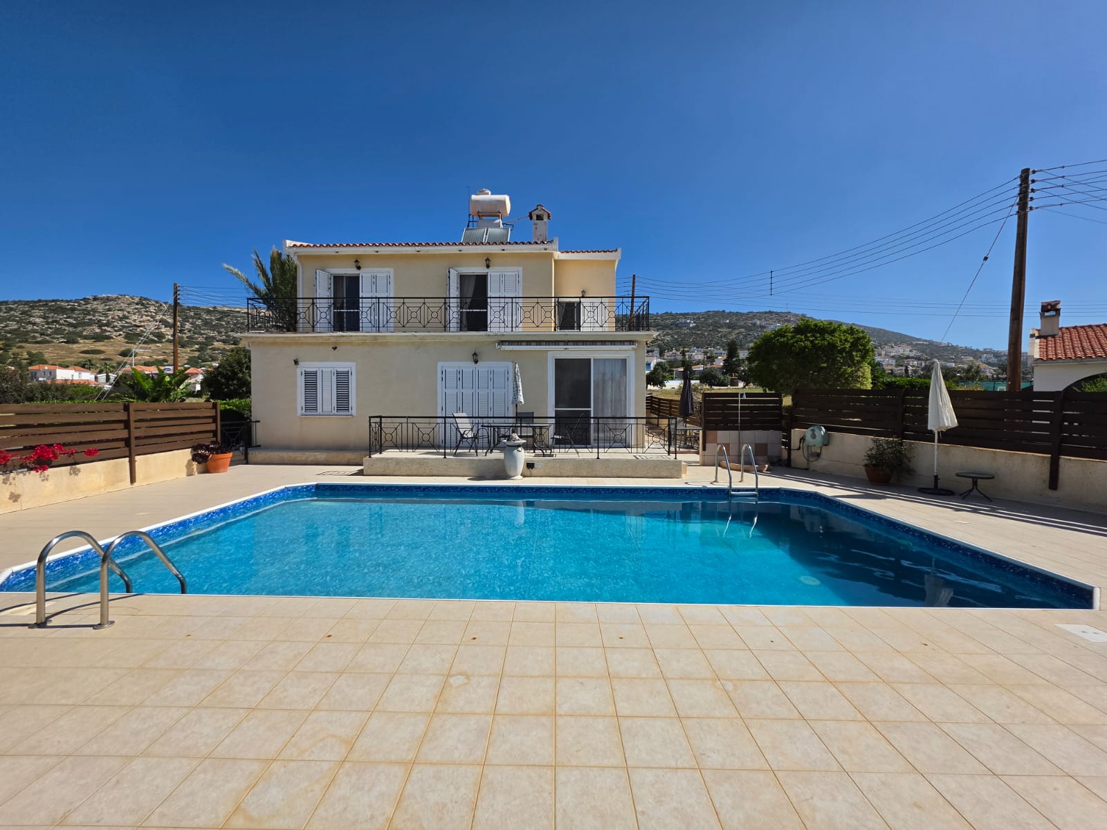 Three Bedroom Villa with Swimming Pool – Ref. SUN1581