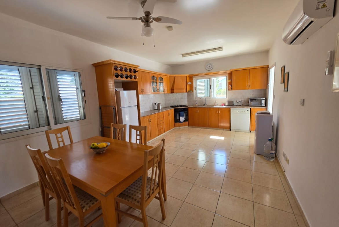 Three Bedroom Villa with Swimming Pool – Ref. SUN1581