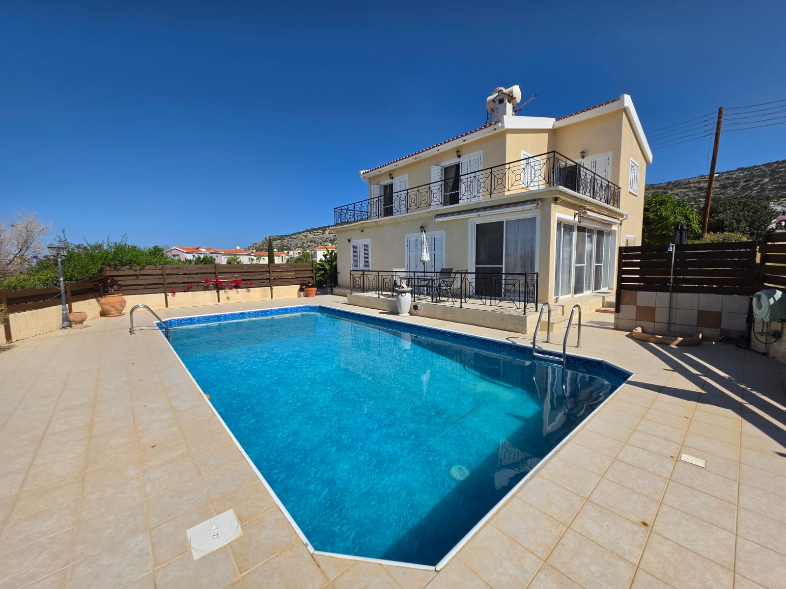 Three Bedroom Villa with Swimming Pool – Ref. SUN1581