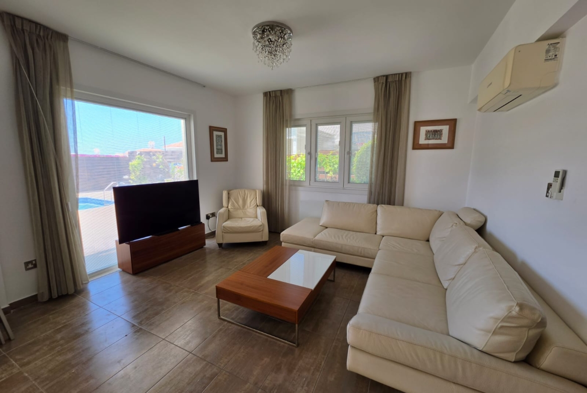 Four Bedroom Villa with Swimming Pool – Ref. SUN1583