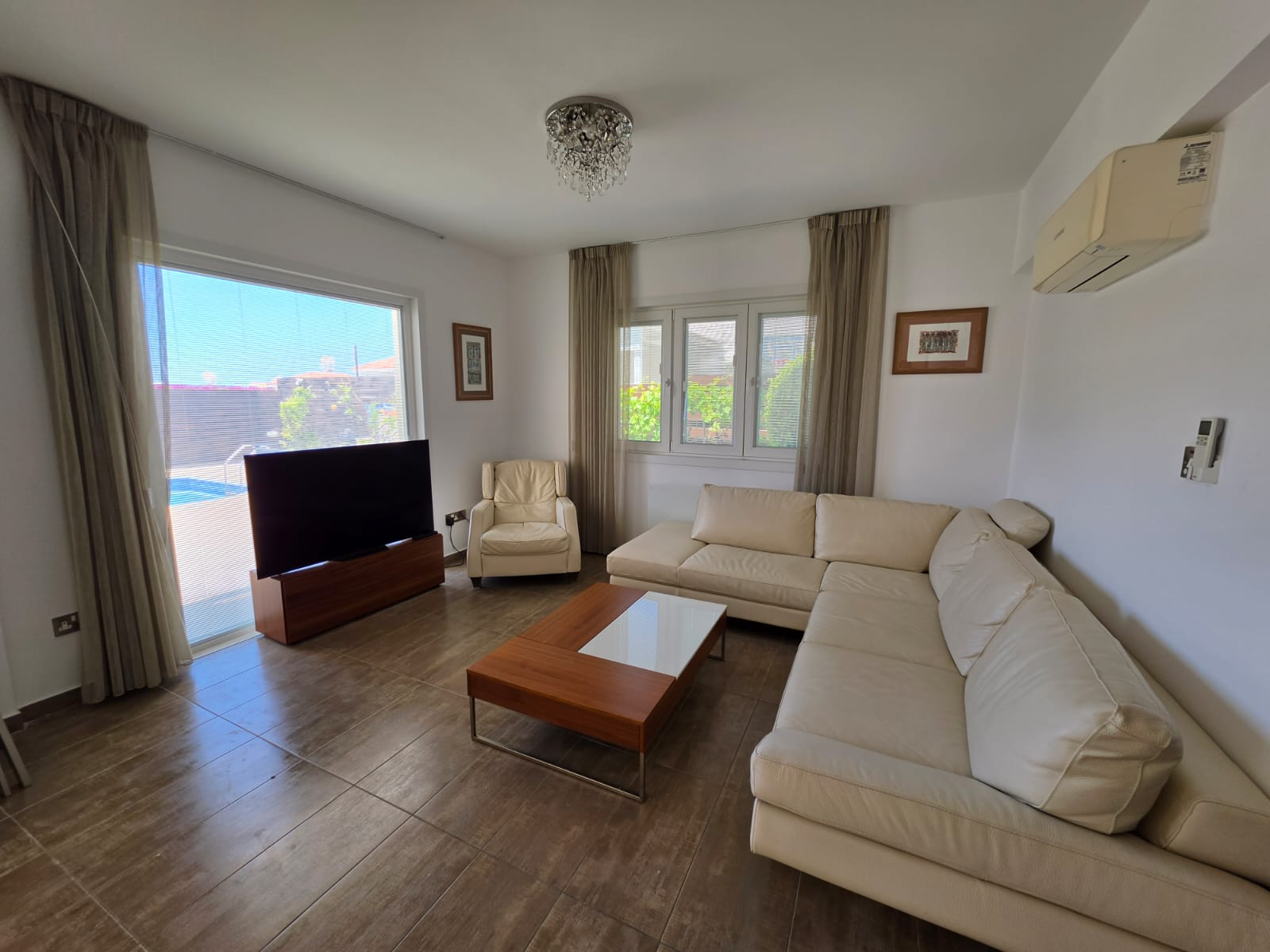 29 Four Bedroom Villa with Swimming Pool – Ref. SUN1583