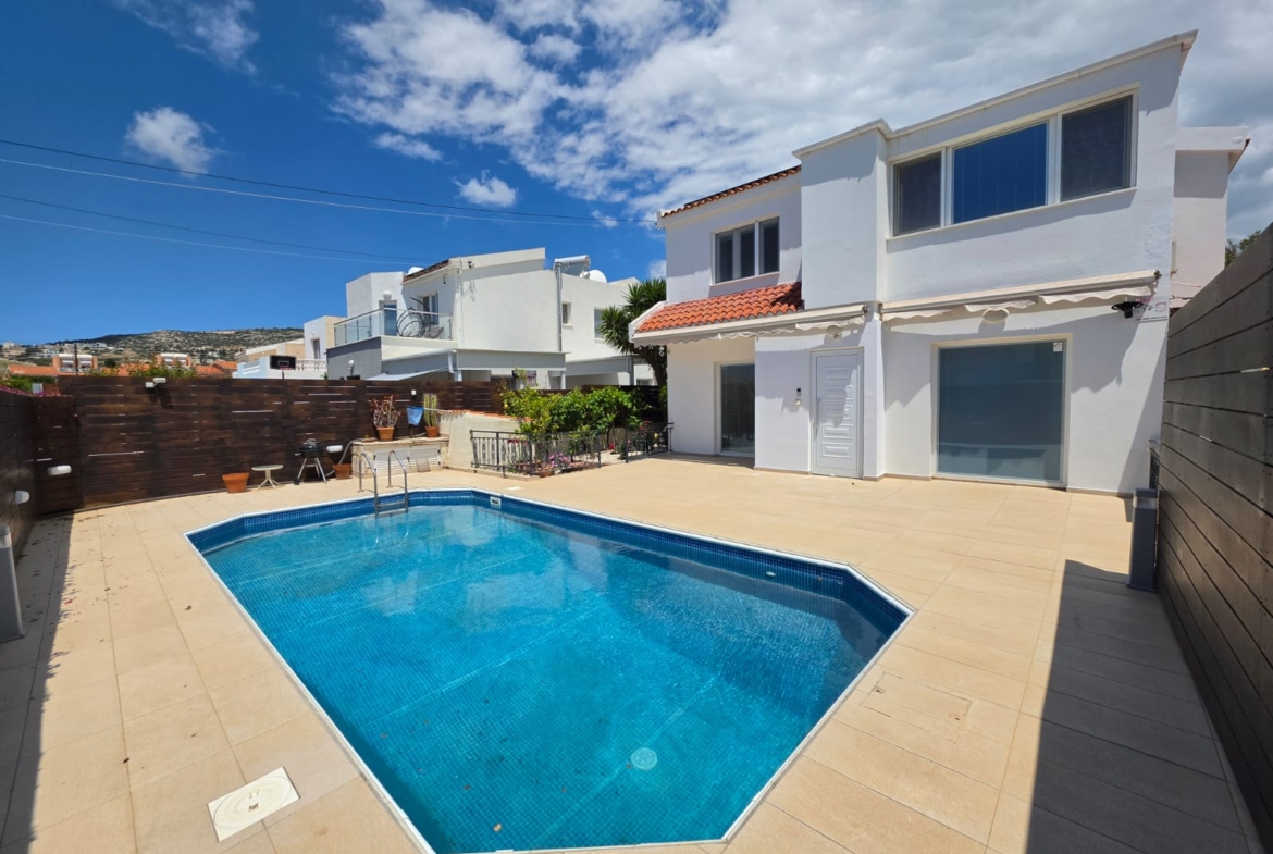 Four Bedroom Villa with Swimming Pool – Ref. SUN1583