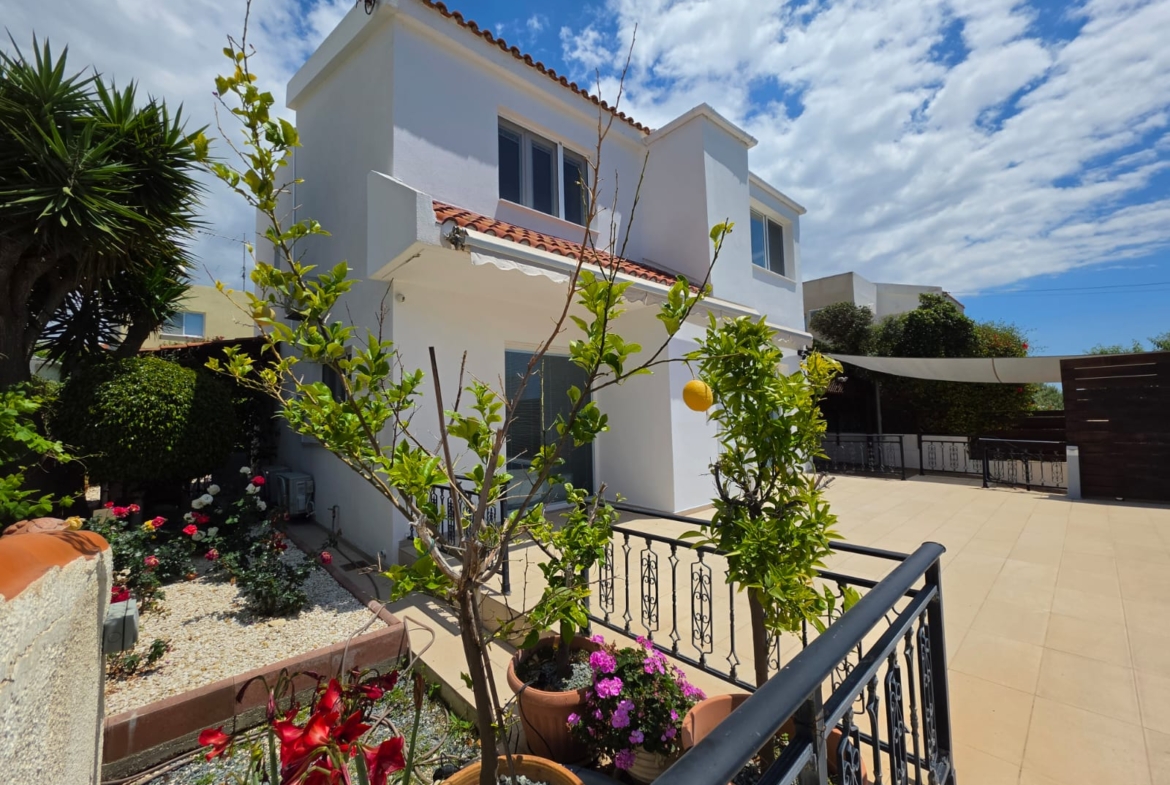 Four Bedroom Villa with Swimming Pool – Ref. SUN1583