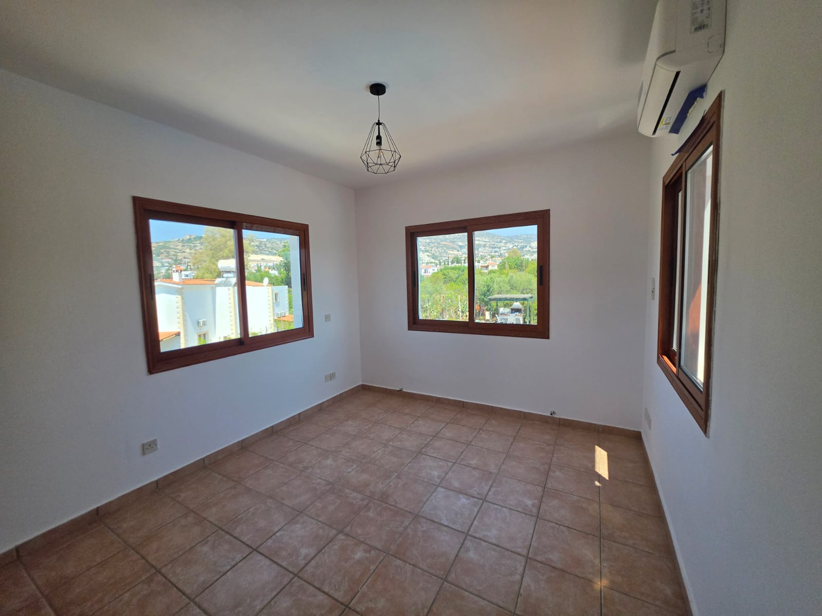 10 Three Bedroom Villa with Swimming Pool – Ref. SUN1588