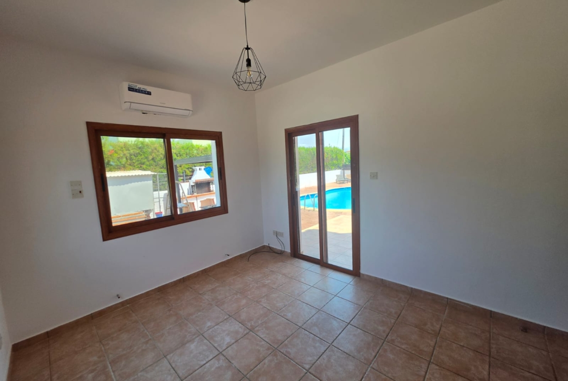 Three Bedroom Villa with Swimming Pool – Ref. SUN1588