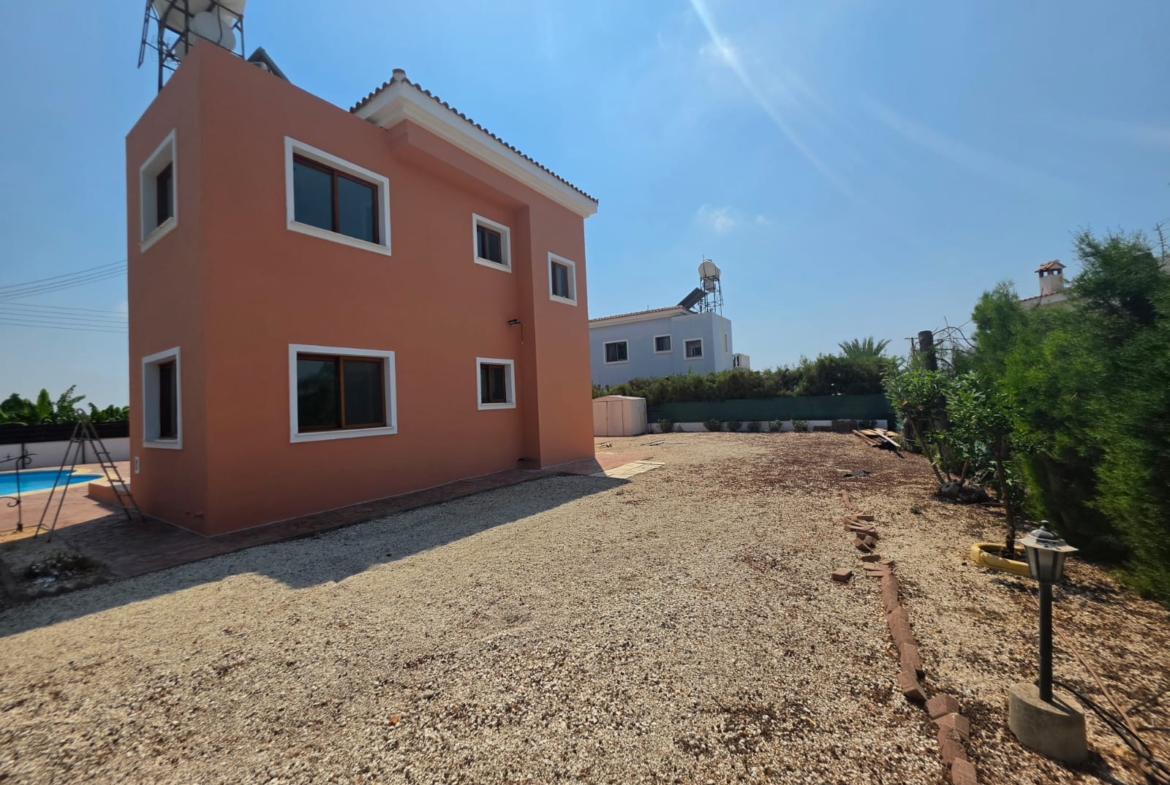 Three Bedroom Villa with Swimming Pool – Ref. SUN1588