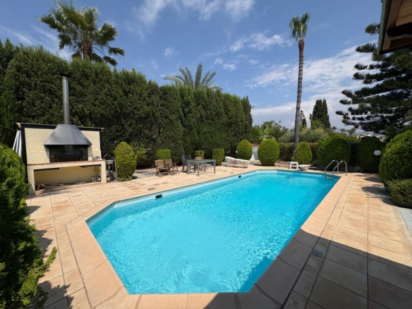 Four Bedroom Villa with Swimming Pool – Ref. SUN1587