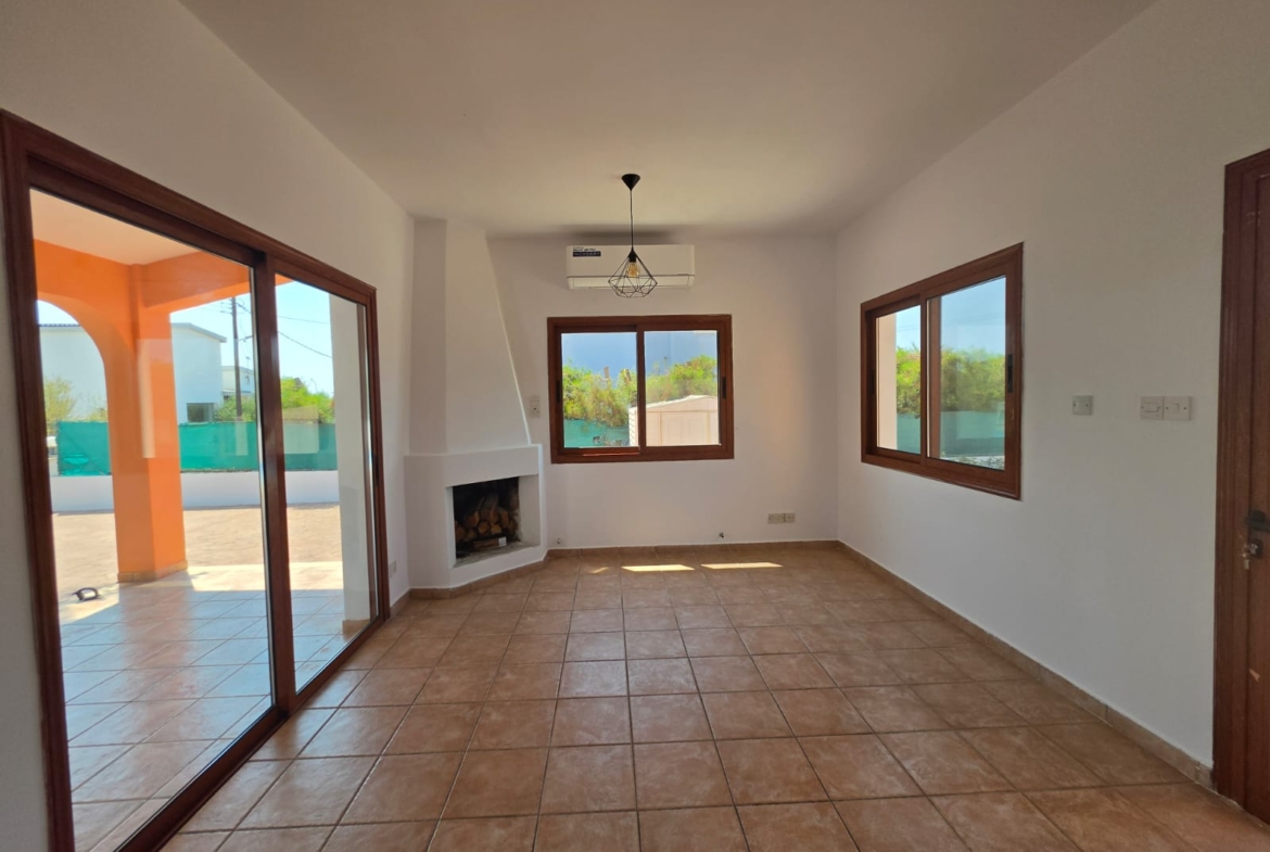 Three Bedroom Villa with Swimming Pool – Ref. SUN1588
