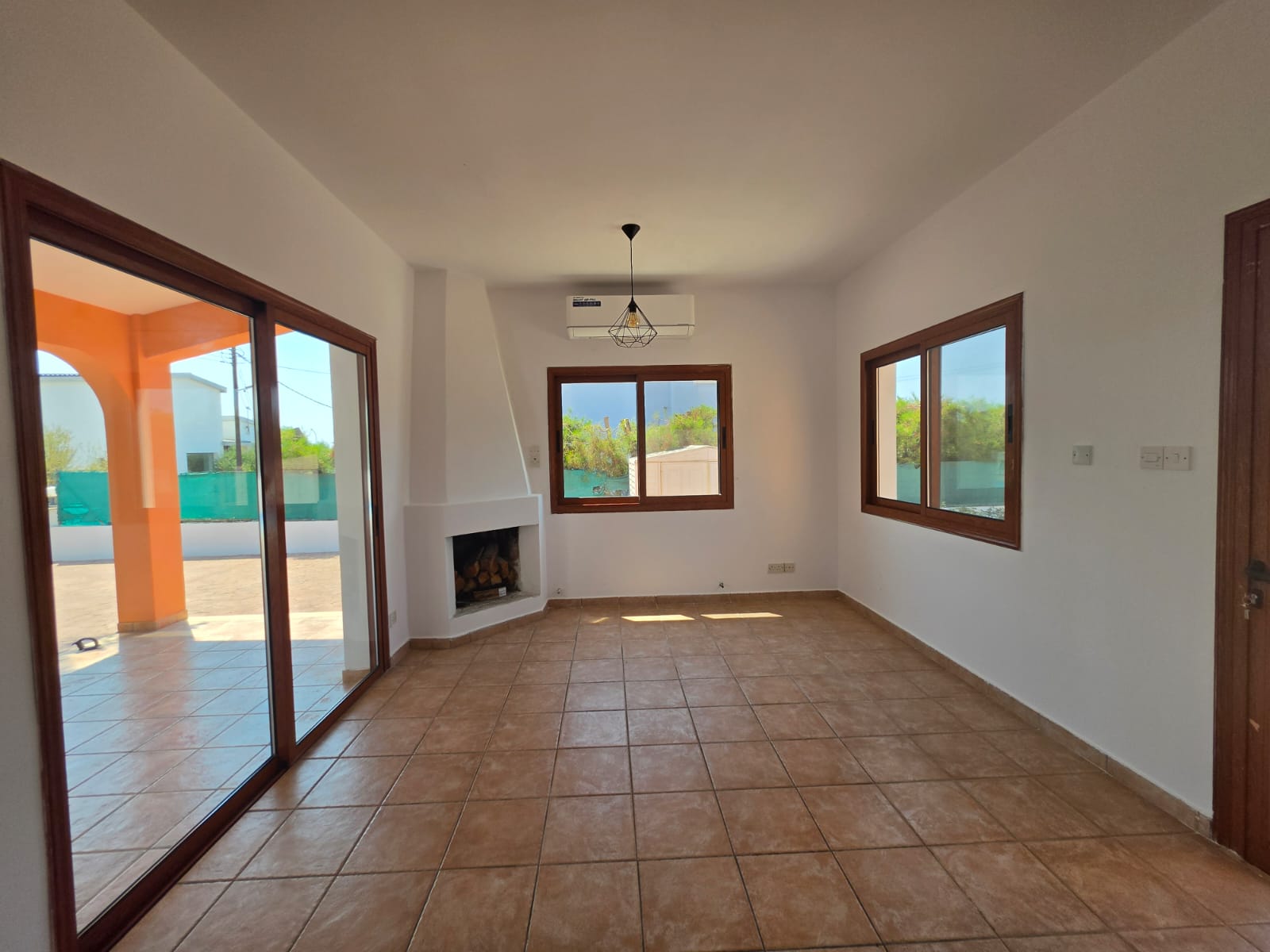 21 Three Bedroom Villa with Swimming Pool – Ref. SUN1588