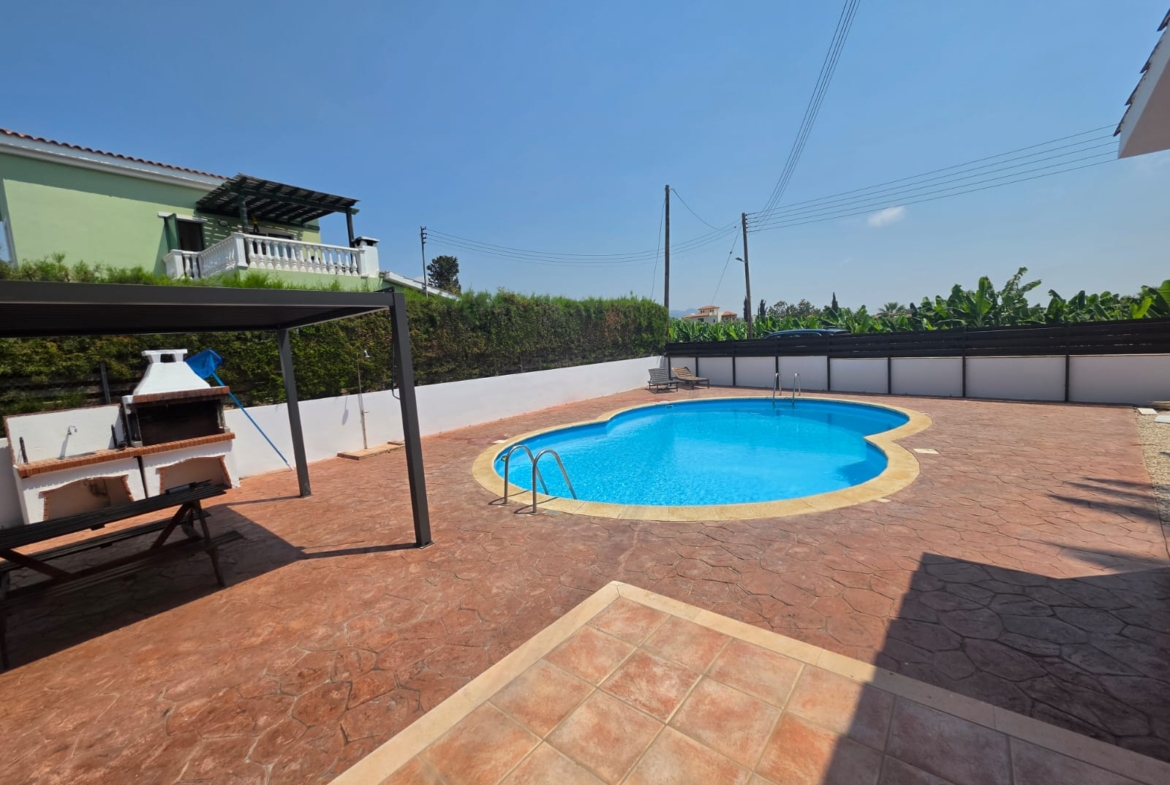 Three Bedroom Villa with Swimming Pool – Ref. SUN1588