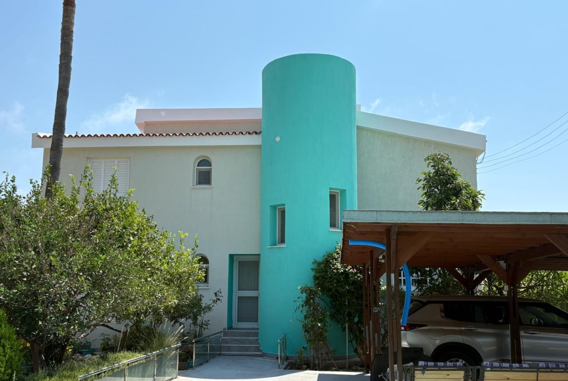 Four Bedroom Villa with Swimming Pool – Ref. SUN1587